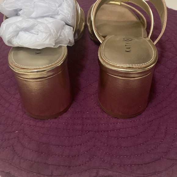 Katy Perry Gold Tooliped Bow Sandal - Picture 3 of 3